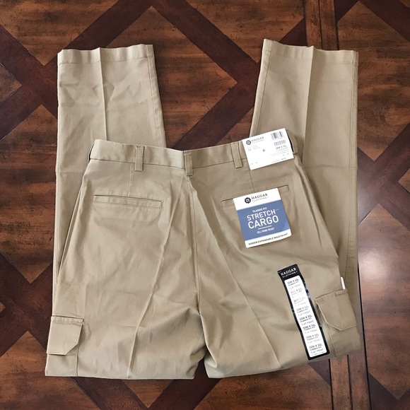 Haggar® Men's Classic Fit Flat-Front Stretch Comfort Cargo Pant - Picture 6 of 7